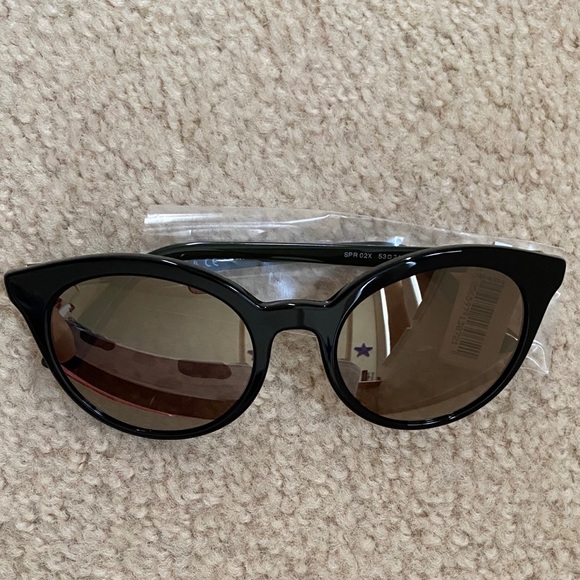 Prada - Picture 6 of 10